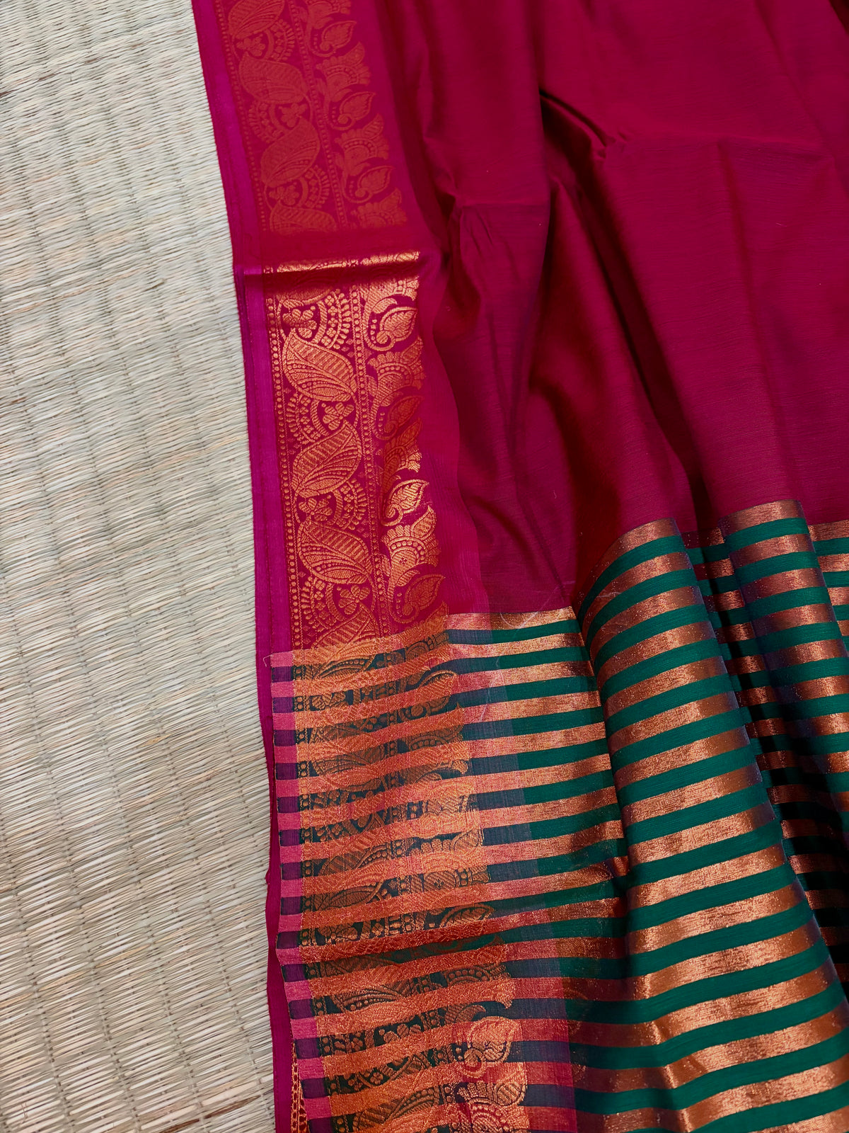 Haara- Laal- Green & Red Maheshwari Cotton Saree